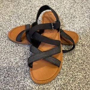 NWT Toms Sandals - Black Canvas Straps - Size 7